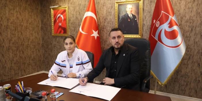 Trabzonspor milli boksör Esmanur Yurtsever'e imzayı attırdı