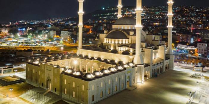 Büyükşehir vatandaşları Hanife Hatun Camii'nin açılışına davet etti!