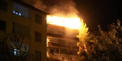 Gümüşhane'da 4 katlı bina alev alev yandı