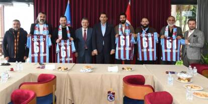 Sevilen dizinin oyuncularına Trabzonspor forması hediye edildi