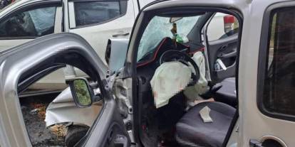 Artvin'de 3 araç birbirine girdi! Yaralılar var