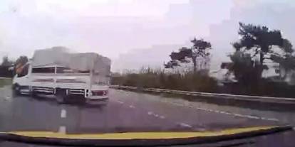 Yaptığı manevrayla 6 kişinin canını kurtardı! O anlar kamerada