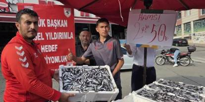 Samsunspor kazanınca fanatik balıkçı hamsiyi neredeyse zararına sattı!