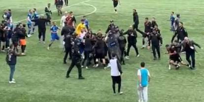 Murgul Spor - Rize Atletik Spor maçında 24 kırmızı kart çıktı!