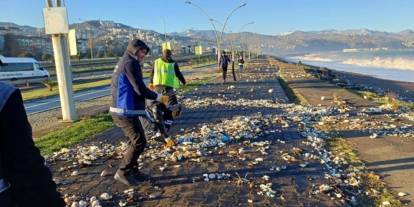 Trabzon sahili atıklarla doldu: Temizlik çalışması başlatıldı