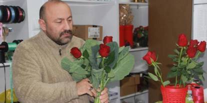 Karadeniz zekâsı bukete girdi: Karalahanalı gül ilgi çekiyor