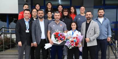 Judoda Avrupa ikincisi olan Trabzonlu Yağmur Yılmaztürk'e coşkulu karşılama