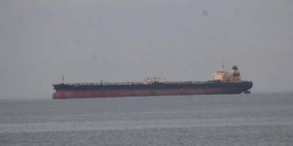 Karadeniz’de dron saldırısına uğrayan petrol tankeri İnebolu'da demirledi