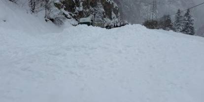 Tilkibeli’nde çığ: Trabzon-Bayburt yolu ulaşıma kapandı