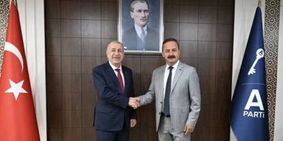 Ümit Özdağ ile Ağıralioğlu bir araya geldi: "Enflasyonla mücadele rakam ve bakan değişerek olmuyor"