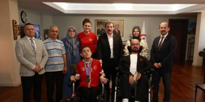 Dünya üçüncüsü boccia milli sporcularından Samsun Valisi Tavlı’ya ziyaret
