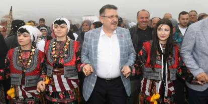 Trabzon Büyükşehir Belediye Başkanı Ahmet Metin Genç: "Hıdırnebi-Meşeli yolunu önümüzdeki yıl bitireceğiz"