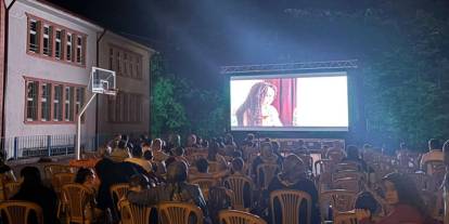 Trabzon'da yazlık sinema keyfi devam ediyor