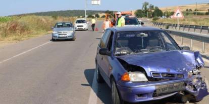 Samsun'da otomobil ineğe çarpmamak isterken kaza yaptı! 4 yaralı