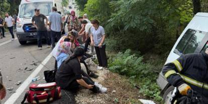 Ordu'da minibüs otomobil ile çarpıştı! 15 yaralı