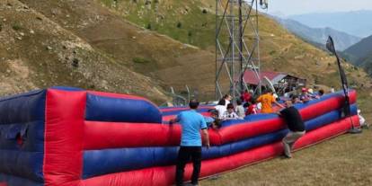 Artvin'de eğlenceyi yayla çocuklarının ayağına getirdiler