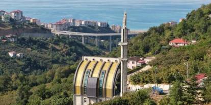 Dünyada benzeri yok! Trabzon'daki Hazreti Ebubekir Camii şaşırtıyor