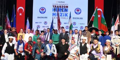 36 ülke Trabzon’da tek yürek: Horonla dünyaya barış mesajı