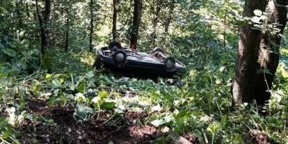 Ordu'da otomobil ormanlık alana uçtu! 3 kişi yaralandı