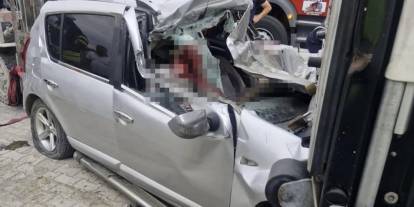 Samsun'da feci kaza! Otomobil tırın altına girdi: 1 ölü, 3 yaralı