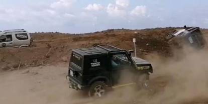 Artvin’de off-road yarışlarında yürekler ağza geldi! 2 araç devrildi