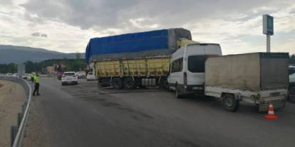 Tokat'ta işçileri taşıyan minibüs kamyonla çarpıştı: 8 yaralı var