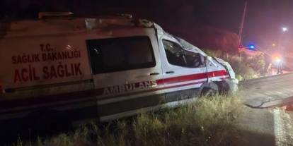 Gümüşhane'de ambulans takla attı! 3 sağlık çalışanı yaralı