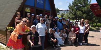 Çorumdan geldiler: Trabzon'da emekliler için yapılan "Hasbihal Kafe"ye hayran kaldılar