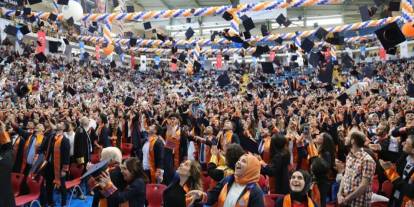 Trabzon'da Avrasya Üniversitesi'nde mezuniyet töreni heyecanı