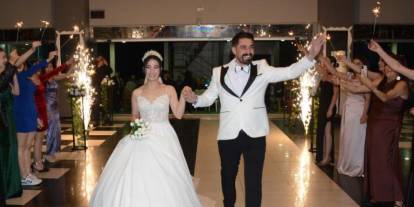 Artvin'de damadın arkadaşlarından geline ağırlığınca para