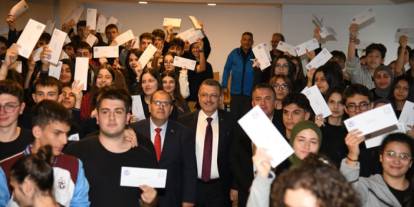 Trabzon Büyükşehir Belediyesi müjdeyi verdi! 10 bin öğrenciye dijital eğitim desteği