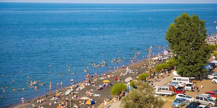 mersin-plaji-akcaabat.webp