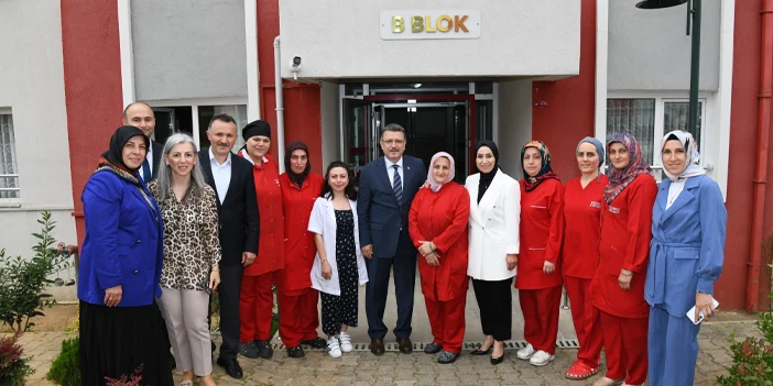 baskan-genc-huzurevi-ziyareti-4.webp