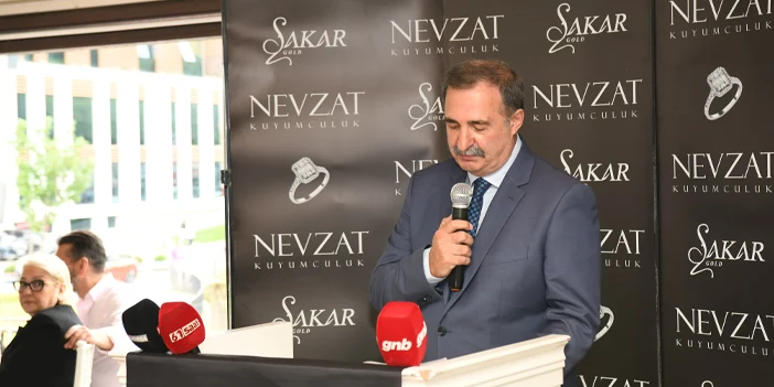 nevzat-sakar-trabzon-kuyumcular-tarihi-ve-portreler-kitabini-imzaladi-2.webp