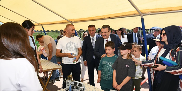 baskan-genc-ogrencilerin-karne-gunu-sevincine-ortak-oldu-4.webp