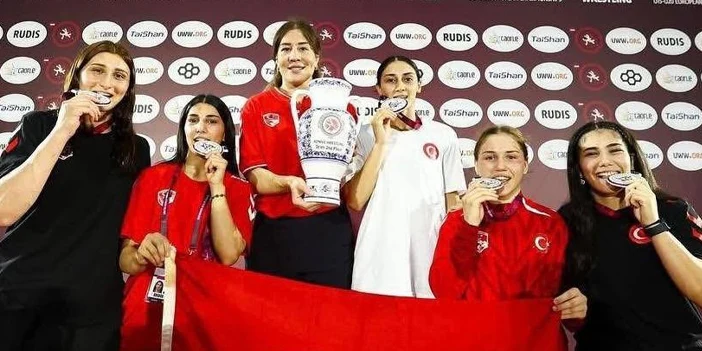 trabzonun-gurur-olan-genclere-coskulu-karsilama-3.webp