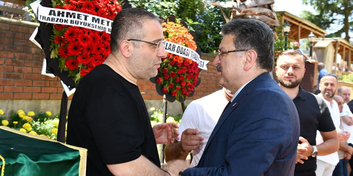 ak-parti-trabzonun-aci-gunuemre-yilmaz-arsinde-son-yolculuguna-ugurlandi-004.jpg