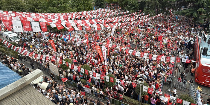 chp-genel-baskani-ozelden-baskan-kayaya-ovgu-dolu-sozler.jpg