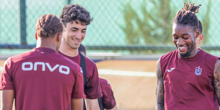 trabzonspor-aksam-antrenmani-ile-hazirlanmaya-devam-ediyor-001.jpg