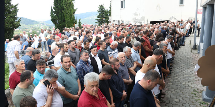 mustafa-eskihellac-dedesi-ibrahim-eskihellaci-son-yolculuguna-ugurlandi-001.jpg