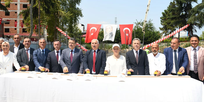 buyuksehirden-yomra-vakfi-anadolu-lisesine-destek-001.jpg
