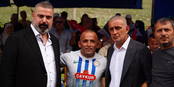 haciosmanoglu-rizede-solene-katildi-taraftarlar-birlikte-mac-izlerdi.jpg