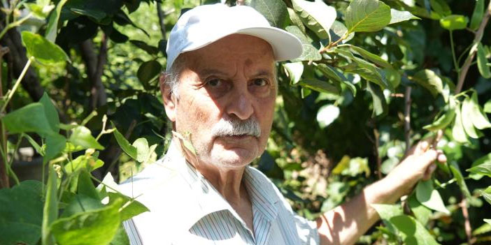 karadenizli-emekli-ogretmen-olmaz-denileni-yapti-evini-tropikal-bahceye-cevirdi-001.jpg