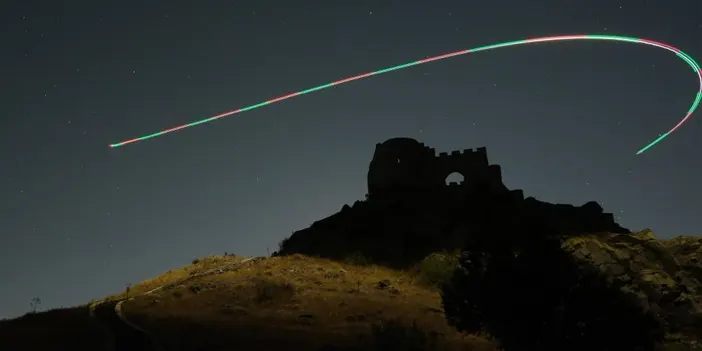 gumushane-kov-kalesinde-perseid-meteor-yagmuru-buyuledi-1.webp