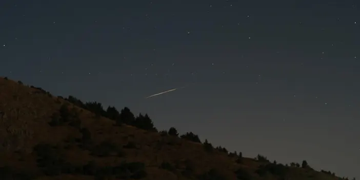 gumushane-kov-kalesinde-perseid-meteor-yagmuru-buyuledi-3.webp