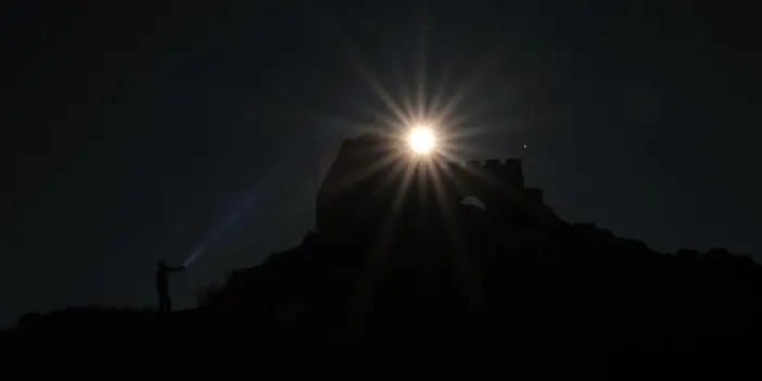 gumushane-kov-kalesinde-perseid-meteor-yagmuru-buyuledi-5.webp