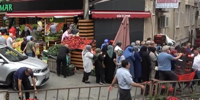 market-acilisinda-izdiham-3.webp