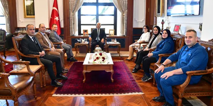 ptt-teskilatindan-vali-aziz-yildirima-ziyaret-1.webp